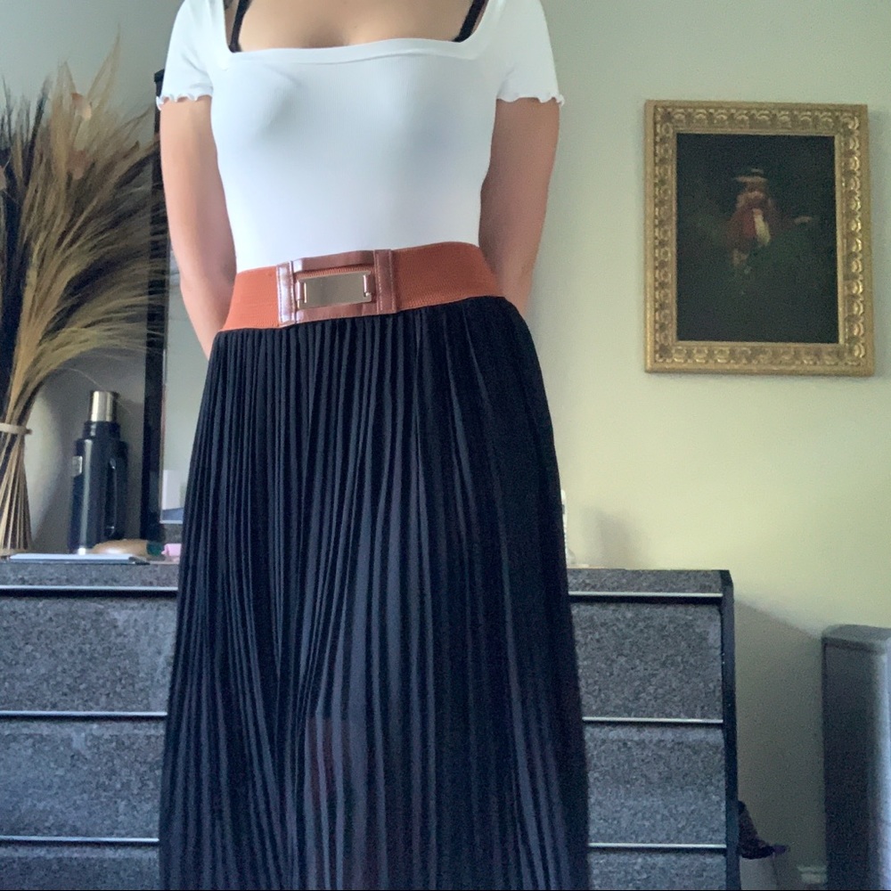 Half-lined black pleated maxi skirt